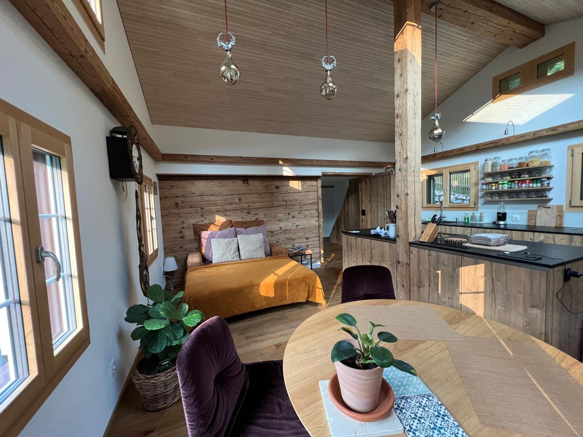 Chalet Romantic Private Superior Swiss With Hottub Lungern